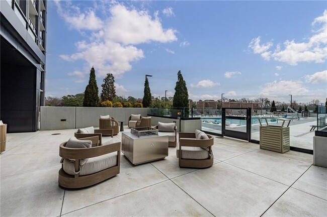 Building Photo - 2425 Peachtree Rd NE