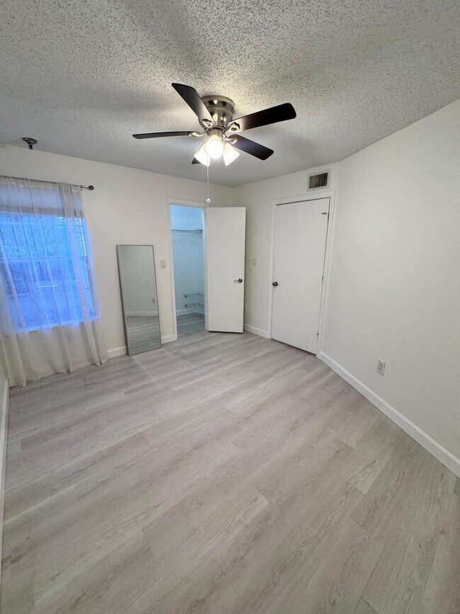 Building Photo - 1125 Crystal Way