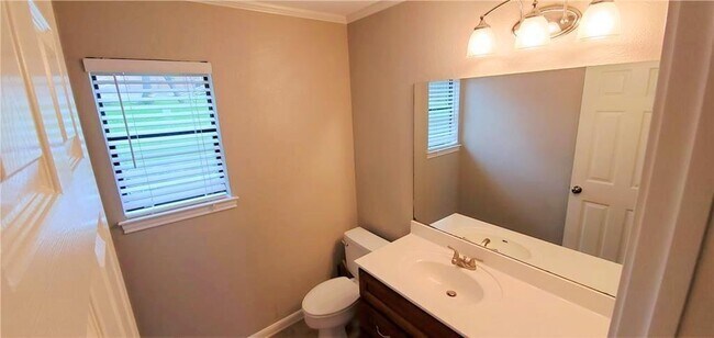 Building Photo - 1403 Canoe Brook Dr