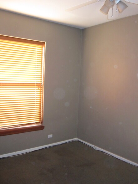 north bedroom: 15x9 ft (w/ceiling fan) - 756 W California Ter