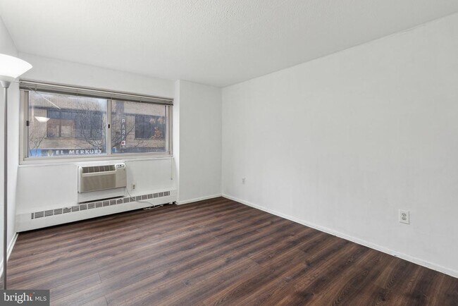 Building Photo - 2101-17 Chestnut St