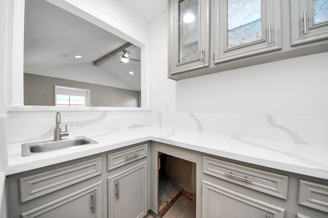 Building Photo - 6222 Vickijohn Dr