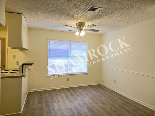 Building Photo - 3/2 Duplex in Waco ISD!