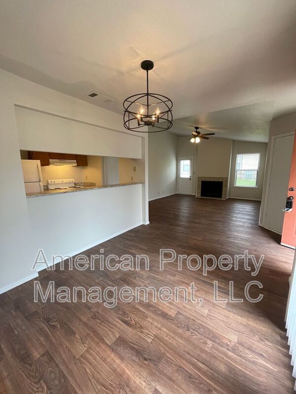 Building Photo - 13143 E 44th St