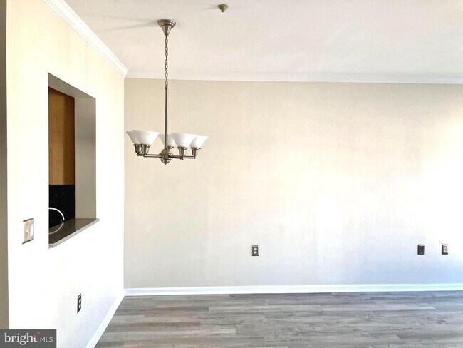 Building Photo - 7011 Falls Reach Dr