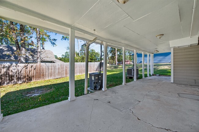 Building Photo - 1305 St Lawrence River Rd