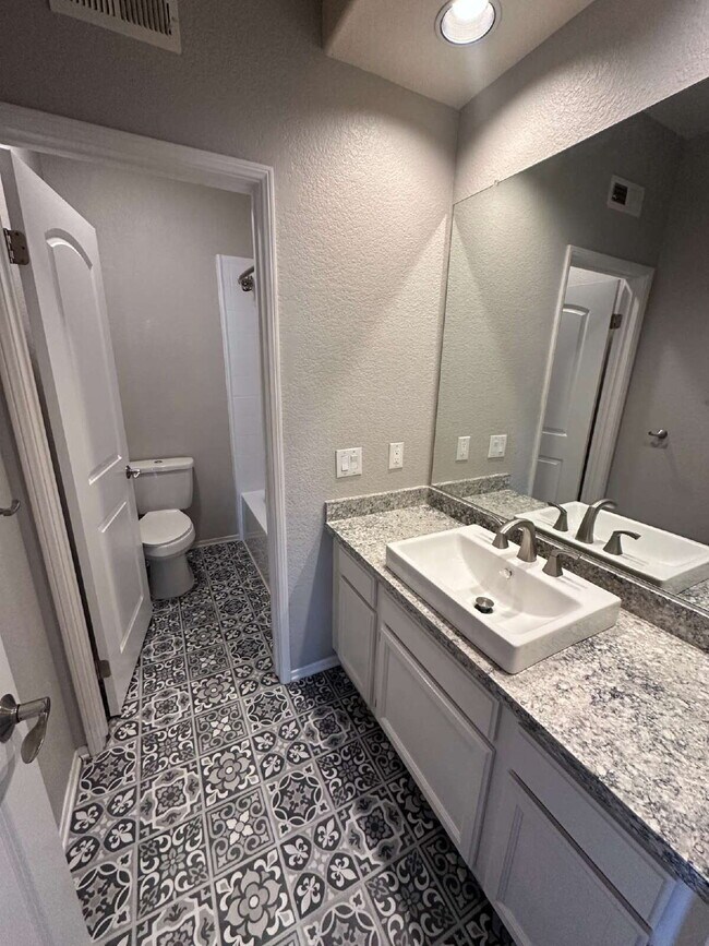 Building Photo - $4,000 - 4 Bed / 3.5 Bedroom Townhouse in Ambiance Neighborhood of San Marcos