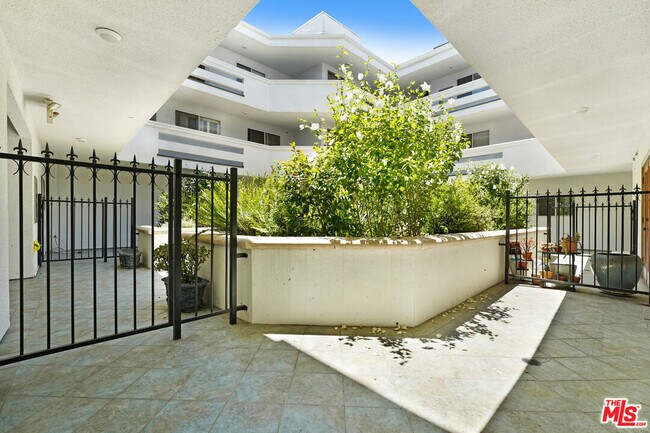 Building Photo - 4415 Saugus Ave