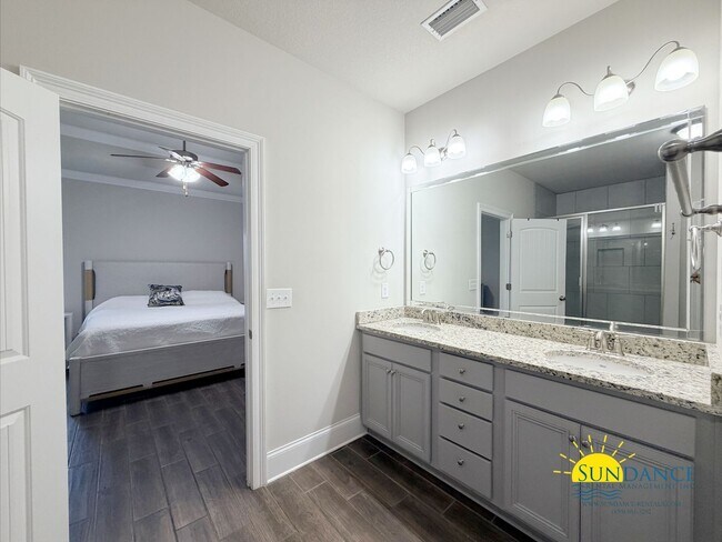 Building Photo - 210 Tropical Breeze Dr