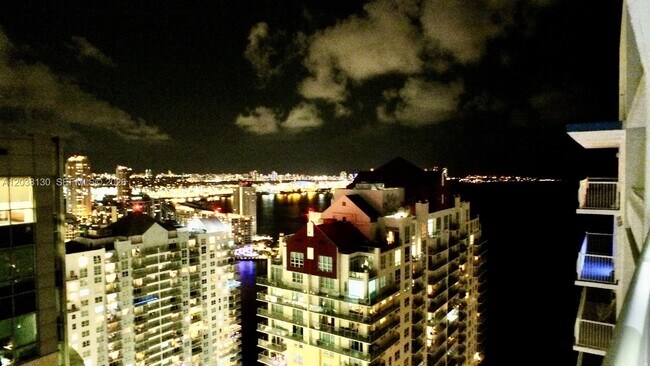 Building Photo - 1200 Brickell Bay Dr