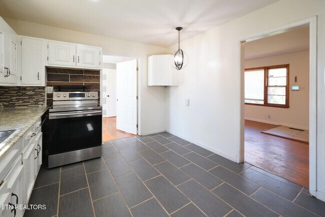 Building Photo - 548 Murray Rd NW