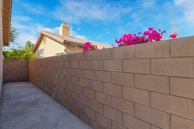 Building Photo - 45930 Las Colinas