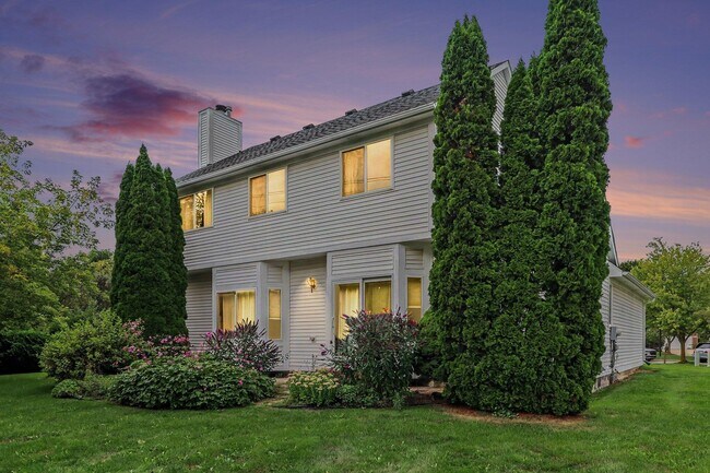 Building Photo - 2457 Cliffside Ct