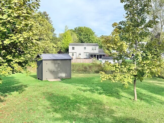 Building Photo - 12 Echodale Ave