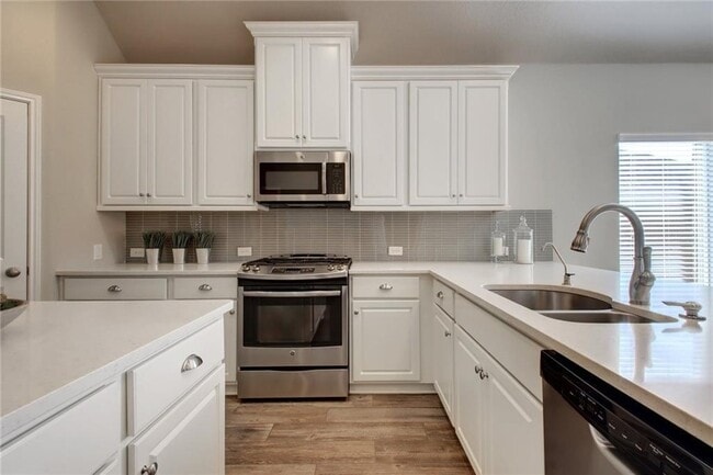 Building Photo - 18505 McKay Cove