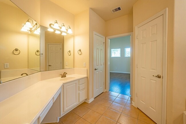 Building Photo - 25223 Hideaway Run Dr