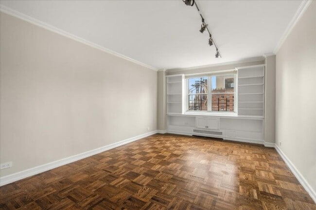 Building Photo - 3 bedroom in New York NY 10065