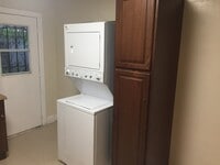 Building Photo - North Hyde Park Bungalow: Close to SOHO, Downtown & U.T.