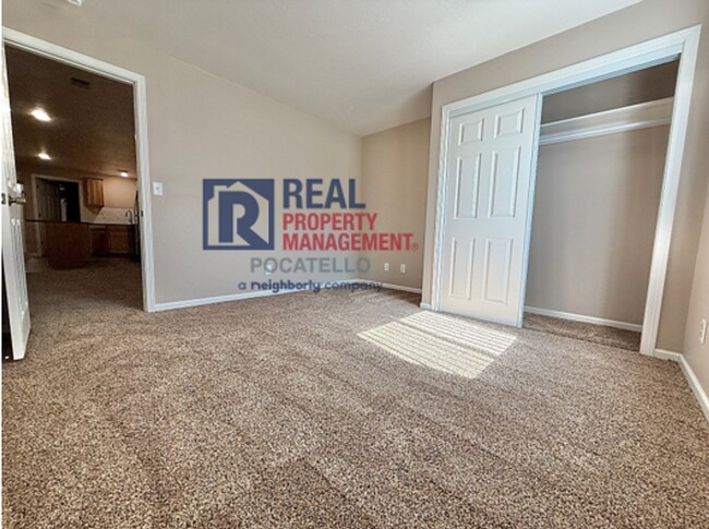 Building Photo - 13355 N Dekay Rd