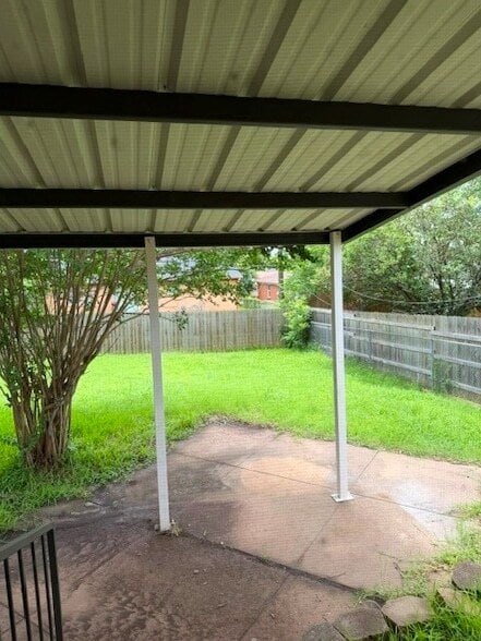 Building Photo - 1402 Hillcrest Dr
