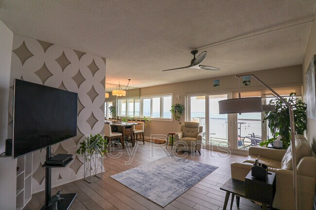 Building Photo - 825 Bayshore Dr