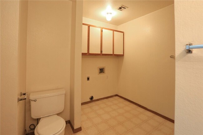 Building Photo - 2223 W Roselawn St