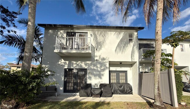 Building Photo - 1651 Hawthorne Pl