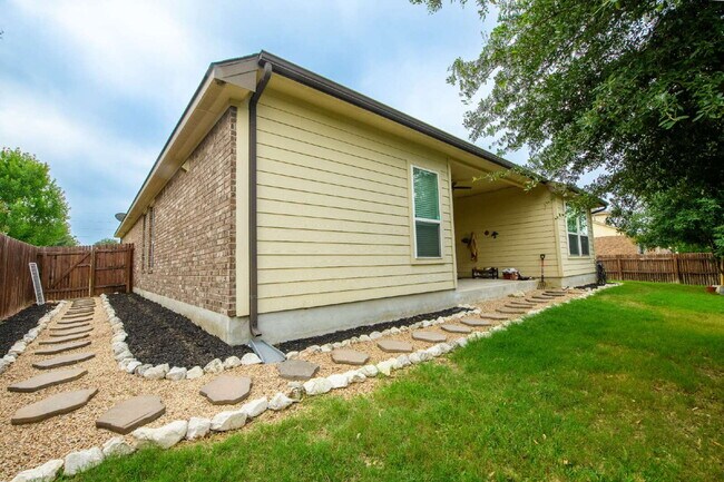 Building Photo - Spacious 4BR/2BA Energy Star Certified Hom...