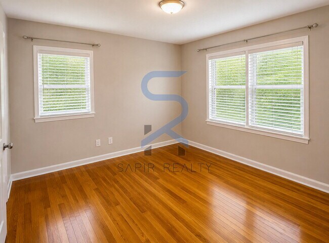 Building Photo - PRE-LEASING! Spacious & Stunning 5BR/3BA in the Heart of North Druid Hills