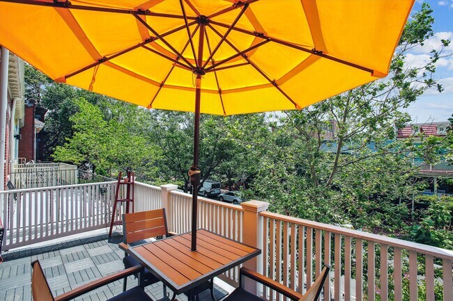 Building Photo - Stunning 3BR+, 3.5BA Capitol Hill Home wit...
