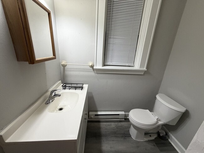 Building Photo - 2111 Bellevue Ave