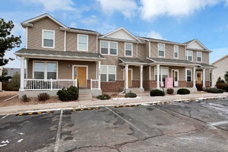 Building Photo - Updated 2-Bed Townhome Just Minutes from F...