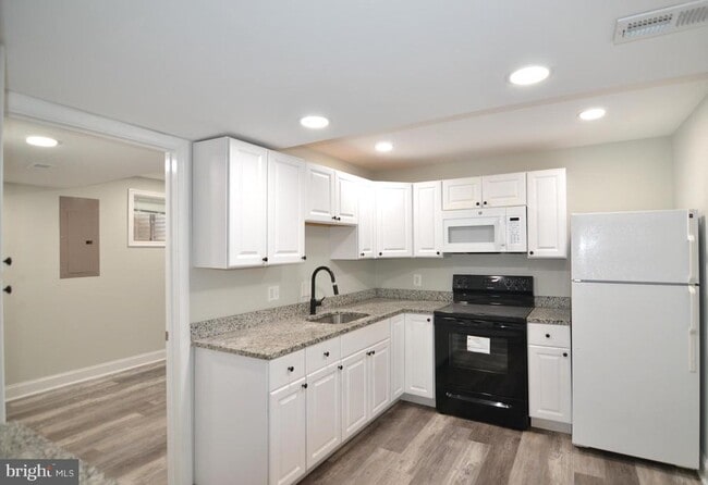 Building Photo - 14011 Eagle Ct