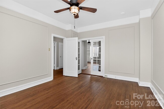 Building Photo - 301 W 10th St