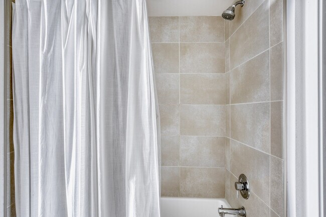 Building Photo - 650 E Capitol Ave