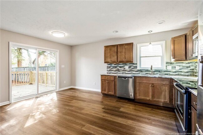 Building Photo - 705 Mosswood Ln