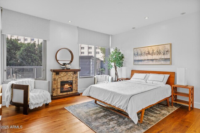 Building Photo - 2402 E Esplanade Ln