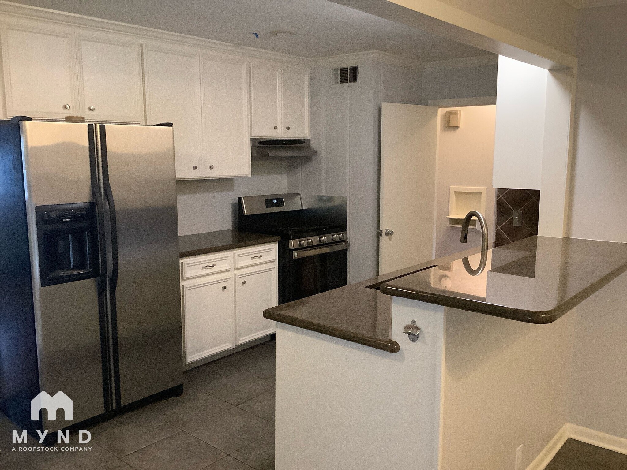 Building Photo - 7519 Schiller St