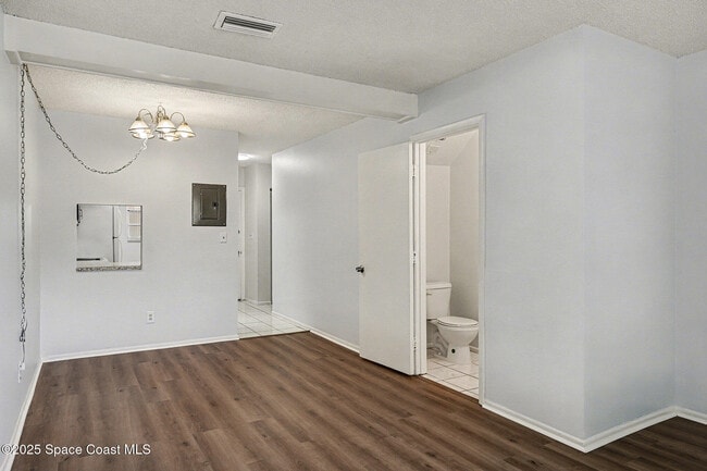 Building Photo - 204 Seminole Ave W