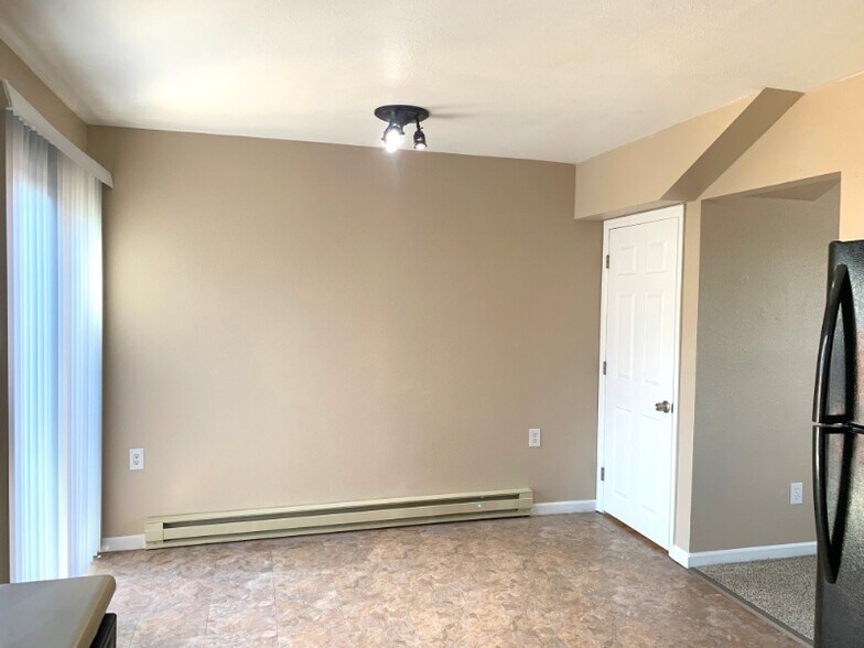 Building Photo - 1700 Erin Ct