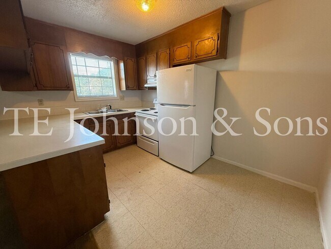 Building Photo - 2570 Green Oaks Ct SE