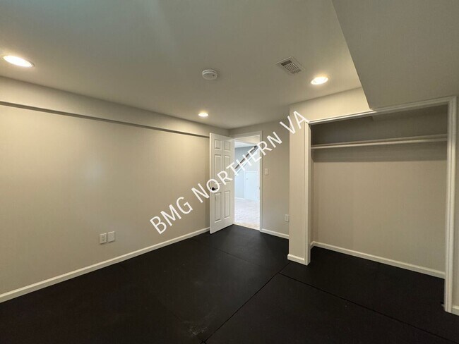 Building Photo - 1109 Hillcrest Dr SW