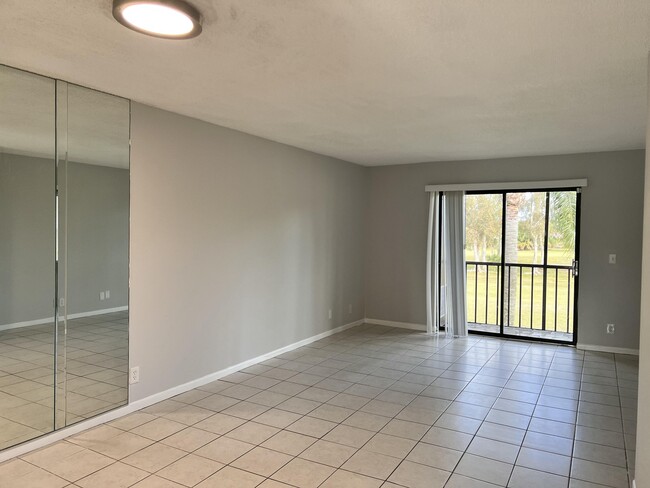 Building Photo - 7149 Golf Colony Ct