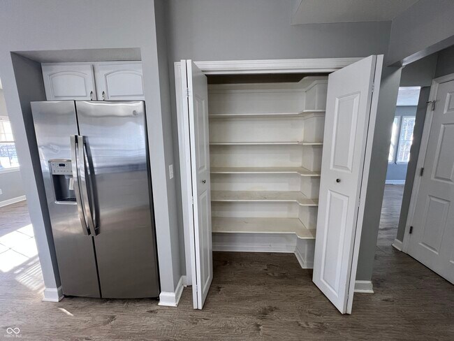 Building Photo - 5343 S Linwood Ave