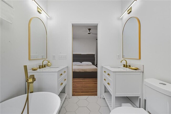 Building Photo - 1278 Plaza Ave SW