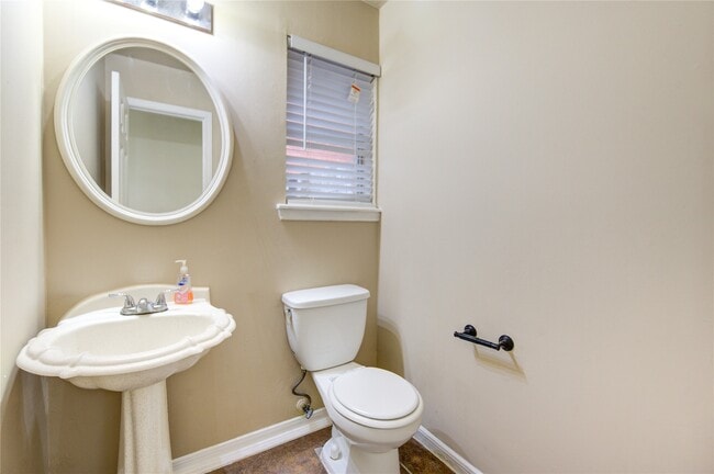 Building Photo - 138 W New Meadows Dr