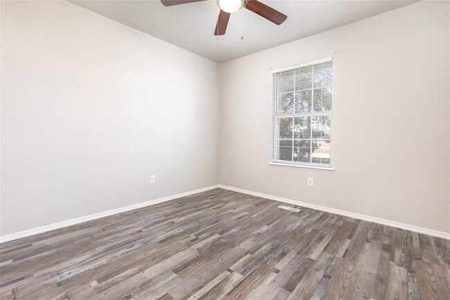 Building Photo - 907 W Tesio Way