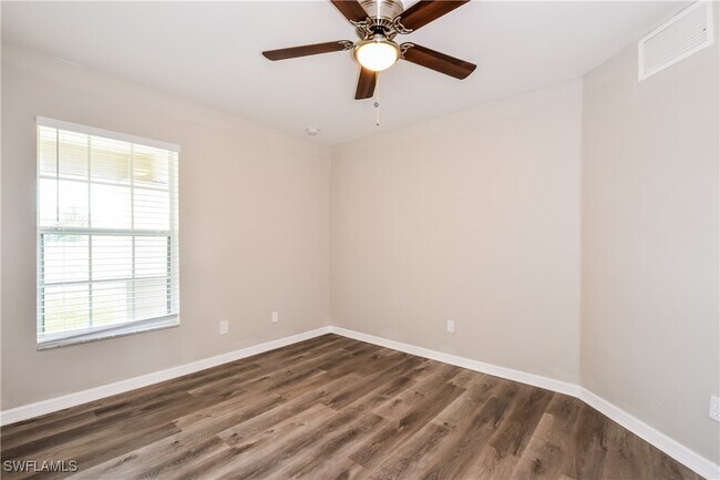 Building Photo - 2405 NW Juanita Pl