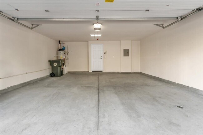 Building Photo - 28687 N Pietro Dr