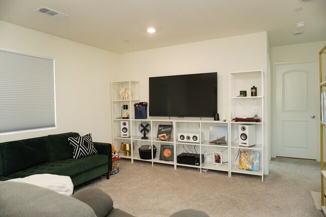 Building Photo - 13814 Solara St